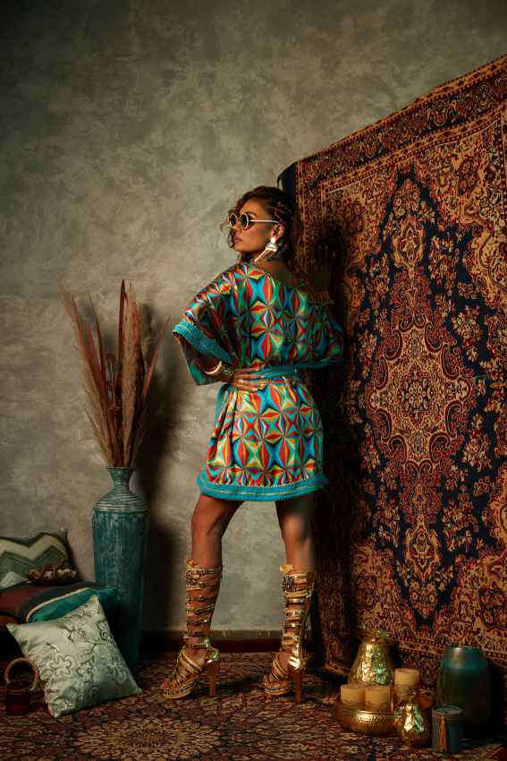 Big Square Short Kaftan image 1