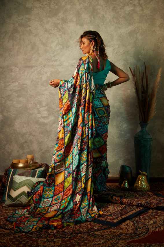 Big Tile Printed Saree image 2