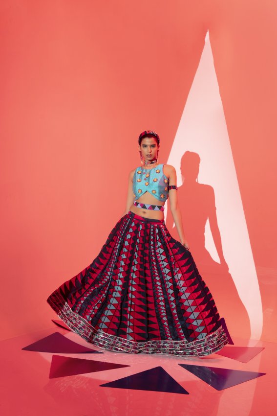 Floral Embroidered sleeveless Blouse image 0