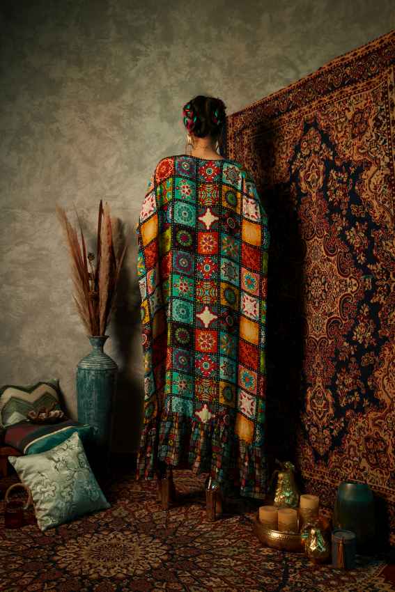 Big Tile Long Cape image 1