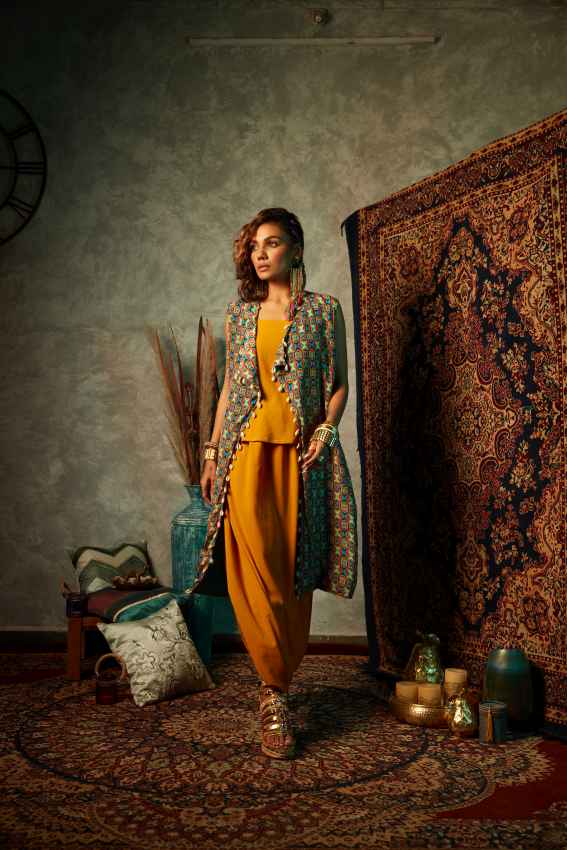 Small Square Sleeveless Long Jacket image 0