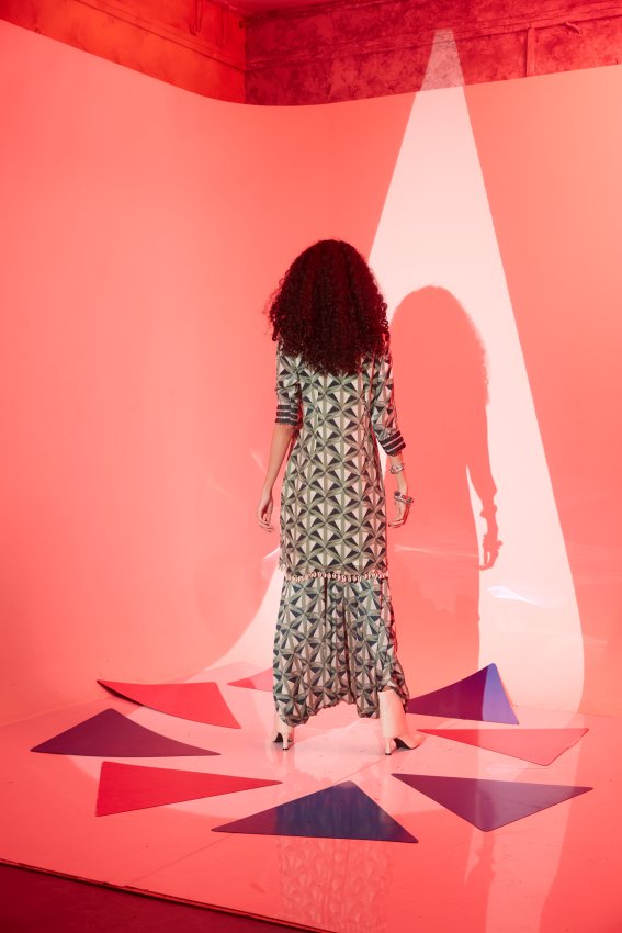 Green Triangle Short Kurta with embroidery image 1