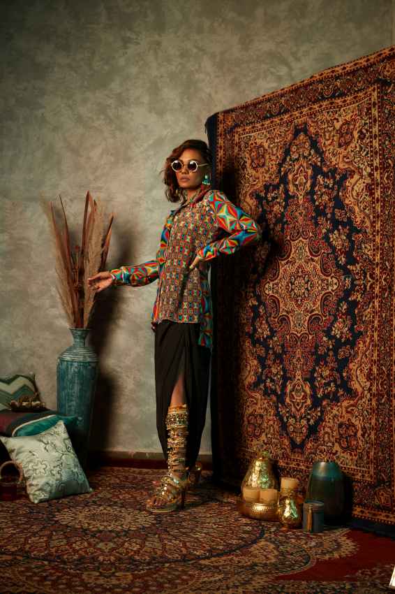 Big Square Black Collar Shirt image 1