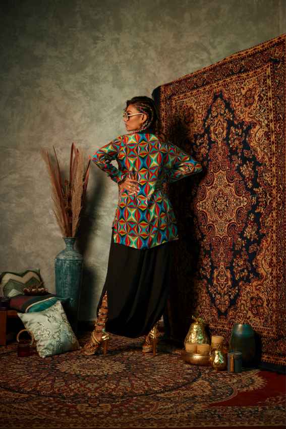 Big Square Black Collar Shirt image 2